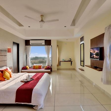 Goverdhan Greens Resort Dwarka L Hotels In Dwarka Екстериор снимка