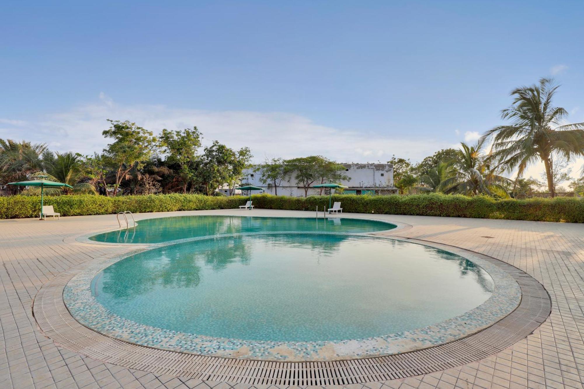 Goverdhan Greens Resort Dwarka L Hotels In Dwarka Екстериор снимка