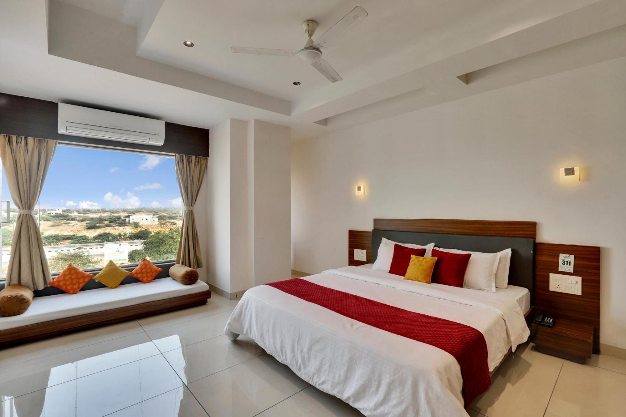 Goverdhan Greens Resort Dwarka L Hotels In Dwarka Екстериор снимка