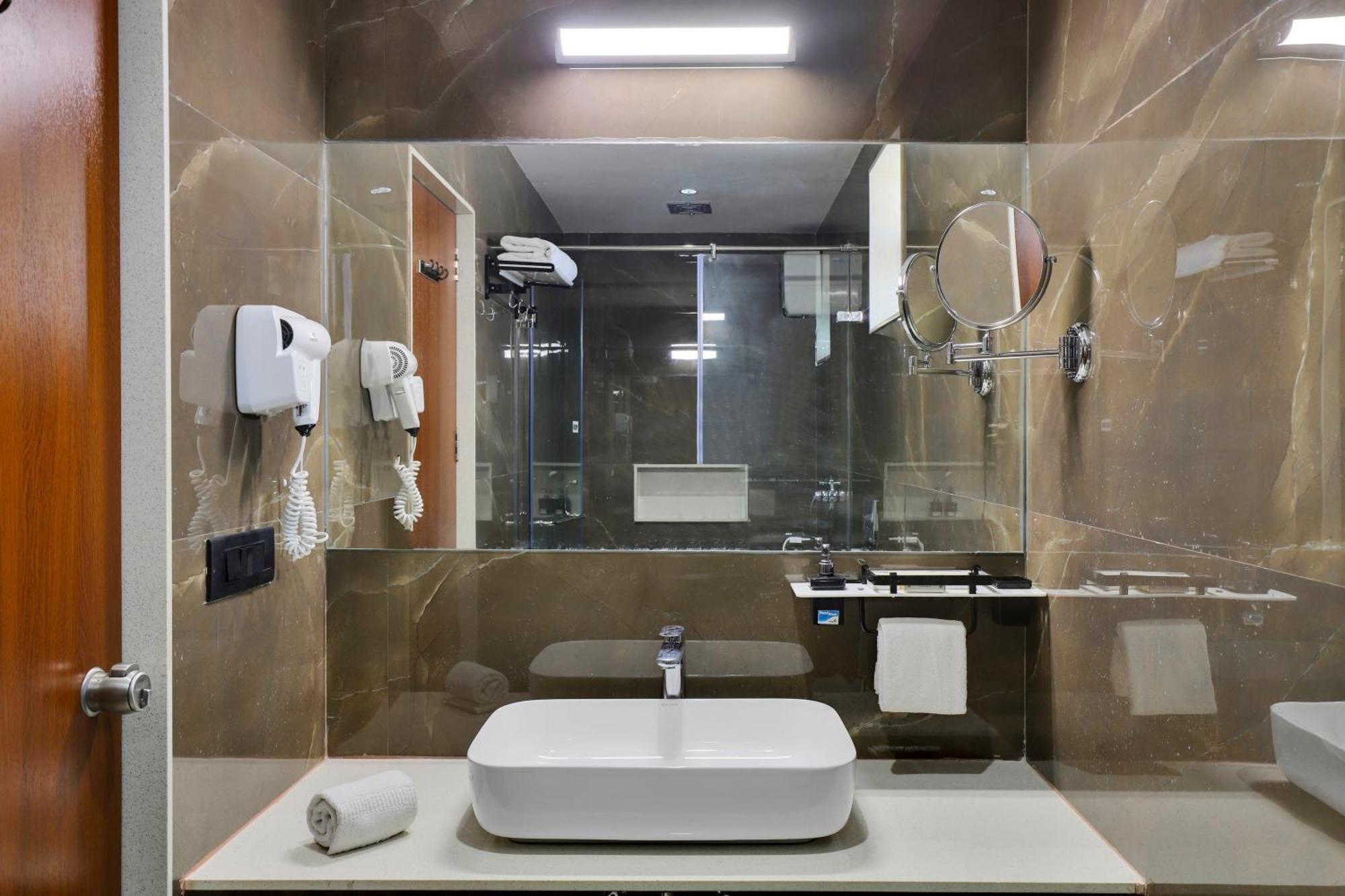 Goverdhan Greens Resort Dwarka L Hotels In Dwarka Екстериор снимка