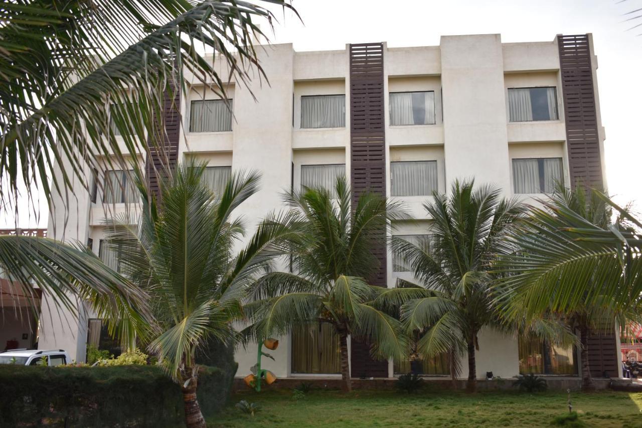Goverdhan Greens Resort Dwarka L Hotels In Dwarka Екстериор снимка