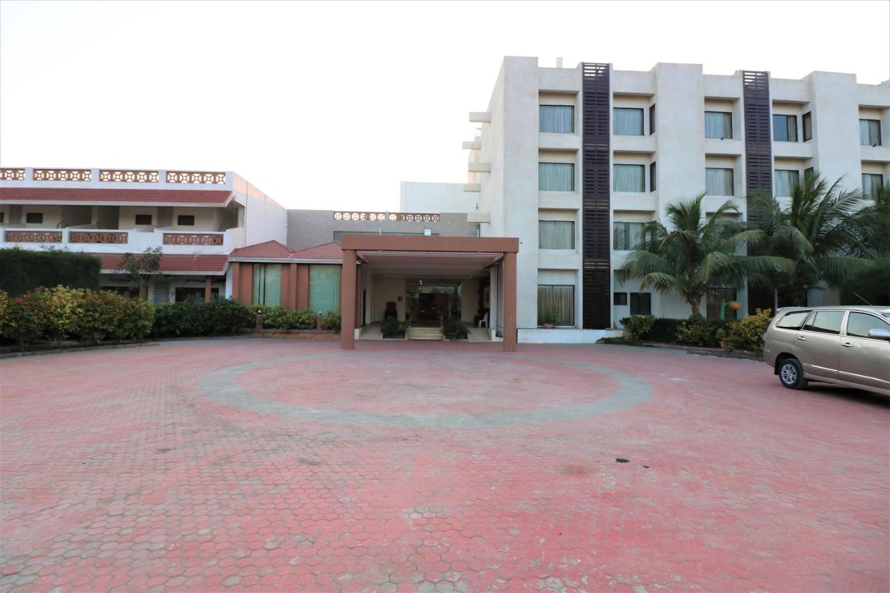 Goverdhan Greens Resort Dwarka L Hotels In Dwarka Екстериор снимка