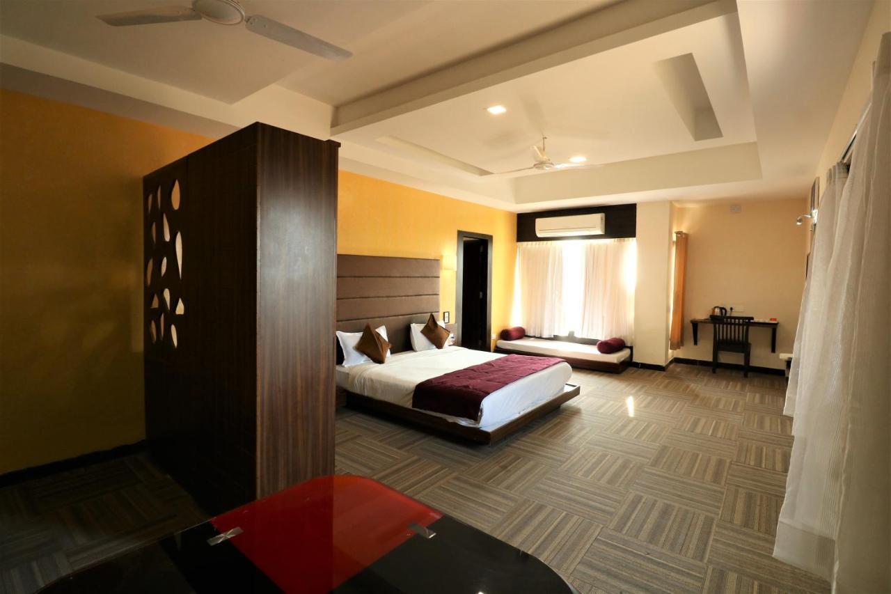 Goverdhan Greens Resort Dwarka L Hotels In Dwarka Екстериор снимка