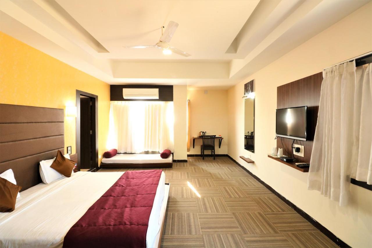 Goverdhan Greens Resort Dwarka L Hotels In Dwarka Екстериор снимка